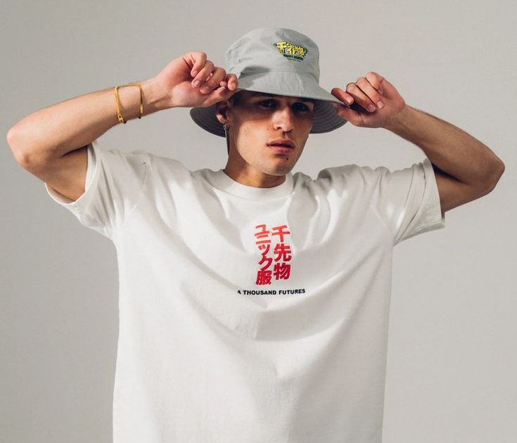 Minimal men’s crew neck t-shirt for daily wear